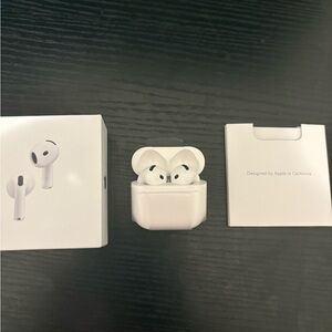 Apple White Wireless Earbuds with Charging Case